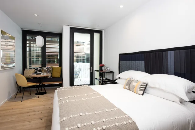 غرفة بسرير كينج، Harmon Guest House 1/3