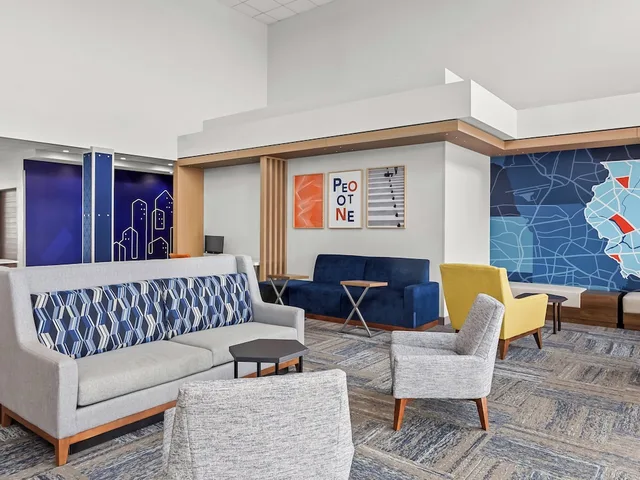 Holiday Inn Express Peotone، فرانكفورت 32/50