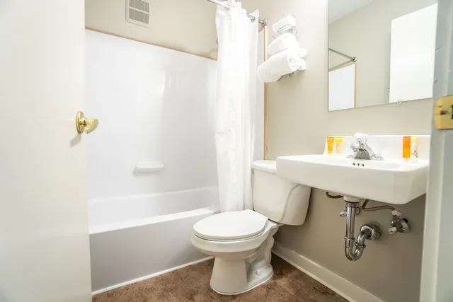 Room, 2 Queen Beds, Village View, Balcony, Bolton Valley Resort Lodge 4/4