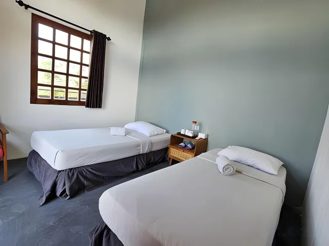 غرفة بسريرين منفصلين بإطلالة، Amanda Hills Hotel 1/1