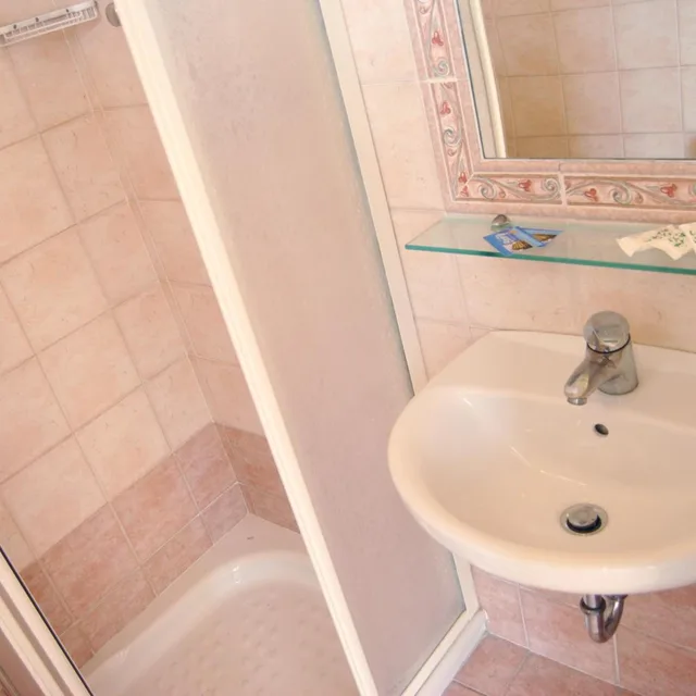 غرفة بسرير مزدوج بإطلالة على البحر، Hotel Beverly 3/9