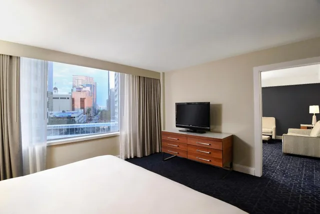 جناح غراند بسرير كينج مع أريكة، Hotel Tampa Riverwalk 2/3