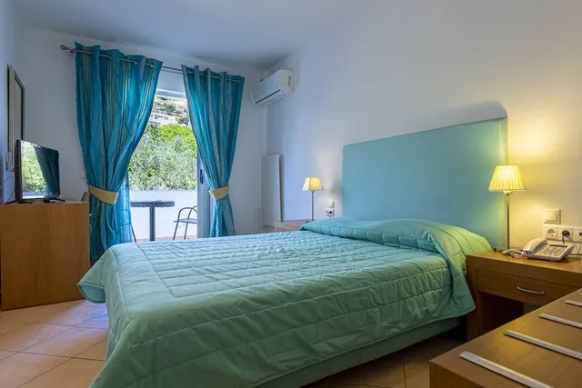 غرفة قياسية بسريرين منفصلين، Skala Hotel 2/6