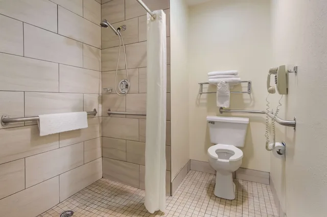 غرفة قياسية بسرير كينج لذوي الإعاقة، Best Western Parkside Inn 8/8