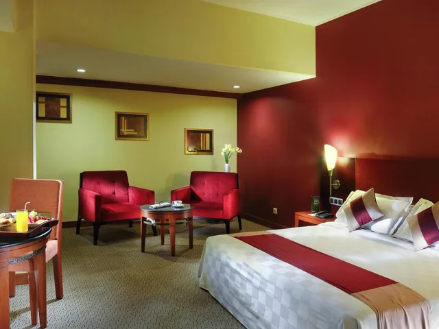 غرفة ديلوكس بسرير كوين، Mercure Jakarta Kota 1/3