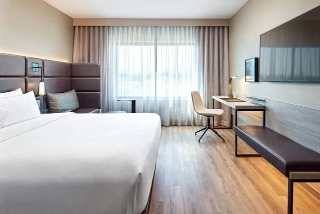 غرفة ديلوكس ركنية بسرير كينج، AC Hotel by Marriott Palo Alto 1/3