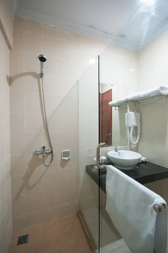 غرفة سوبيريور بسريرين منفصلين، Bella Hotel Surabaya 2/2