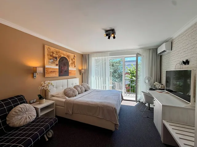 غرفة سوبيريور ثلاثية بسرير كوين وسرير فردي بشرفة، Hotel Shato 3/4