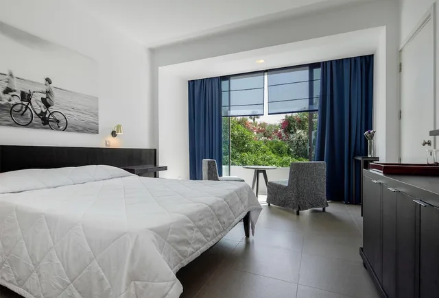 Room, King Bed, Inland View، Almyra 1/10