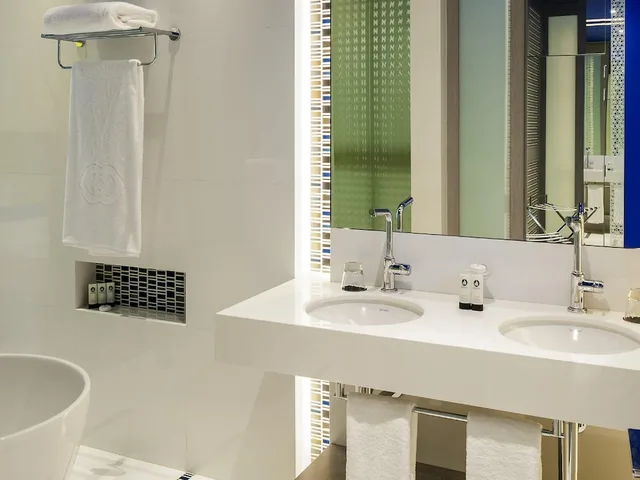 جناح جونيور بسرير كينج بإطلالة على البحر، SOFITEL TAMUDA BAY BEACH AND SPA 7/10