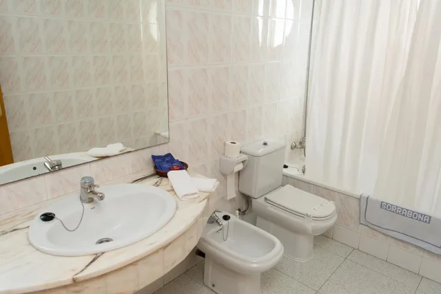 غرفة ثلاثية بإطلالة على البحر، Sorrabona Hotel 5/6