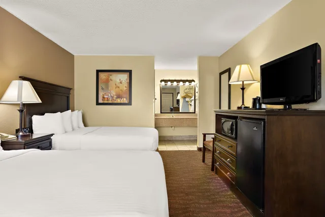غرفة رباعية بسريرين مزدوجين، Best Western Center Pointe Inn 4/8