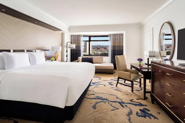 Deluxe, King Bed, THE RITZ-CARLTON DENVER 2/10