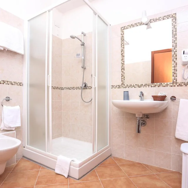 غرفة سوبيريور ثلاثية بإطلالة على البحر، Hotel Villa Piras 7/7