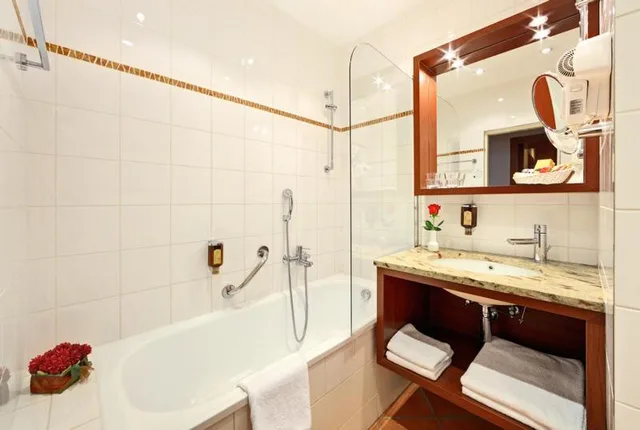 غرفة عائلية بحمام مشترك، Grandhotel Brno 9/10