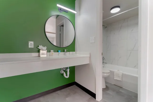 غرفة قياسية بسرير كينج بإطلالة على الفناء، Heights House Hotel - Houston Heights Downtown, an Ascend Collection Hotel 8/10