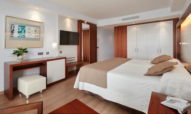 Junior Suite, Double Bed, Sea View, Sofa, Hipotels Cala Millor Park 3/7