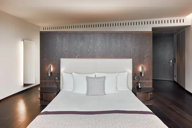 Deluxe, King Bed, Zephyr View, Balcony، The Dolder Grand 4/6