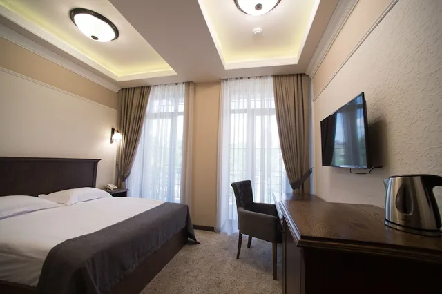 Standard, Queen Bed, Garden View, Boulevard Hotel 1/2