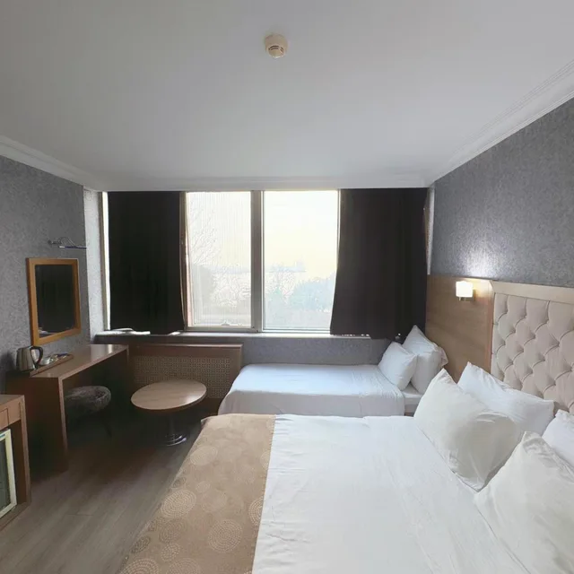 غرفة ثلاثية، Lounge Boutique Hotel 1/6