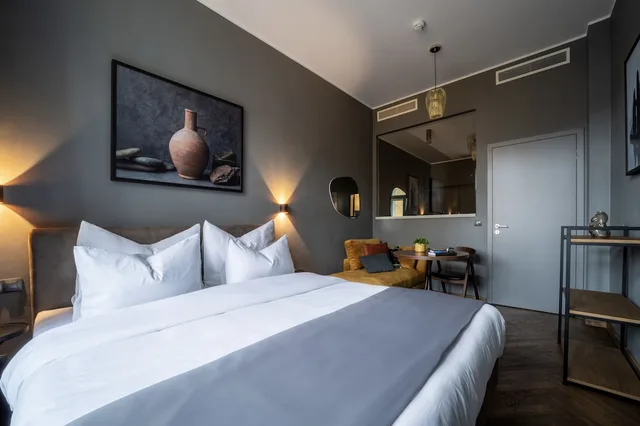 Suite, King Bed, The Viaduct - Suites & More 1/4