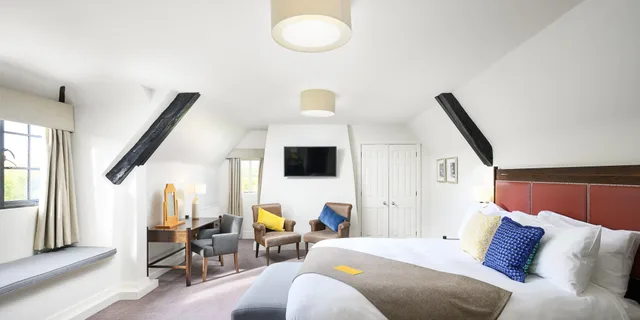 غرفة بسرير كينج بحوض استحمام، Voco Oxford Thames by IHG 1/3