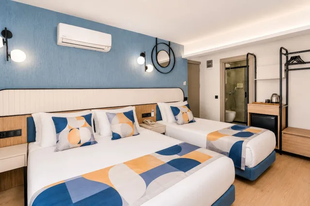 غرفة ثلاثية بسرير مزدوج وسرير فردي بشرفة، Bodensee Hotel 1/10