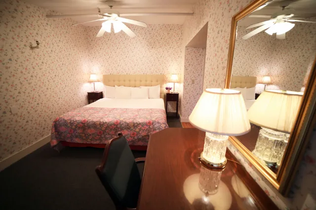 غرفة قياسية بسرير كينج، The Kennebunk Inn 7/9
