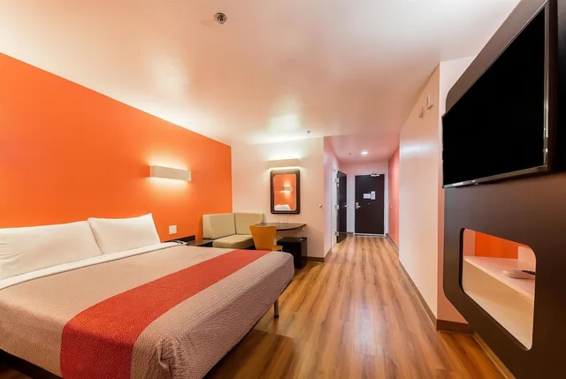 غرفة قياسية بسرير كوين، Motel6 Fort Worth, TX - North - Saginaw 1/10