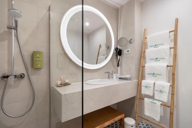 غرفة سوبيريور بسريرين منفصلين بإطلالة على البحر مع أريكة، Aqua Natura Bay 4/4