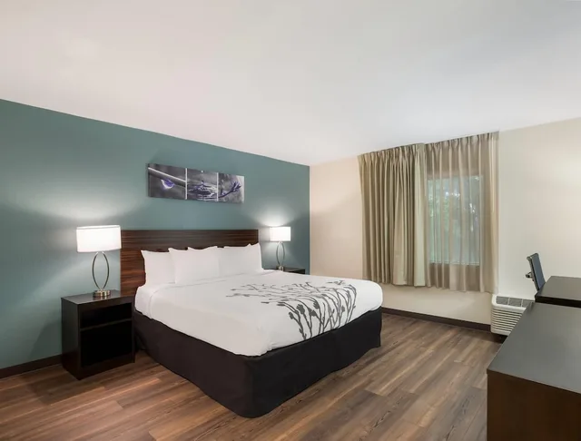 غرفة بسرير كينج لذوي الإعاقة، Sleep Inn Savannah Midtown 1/4