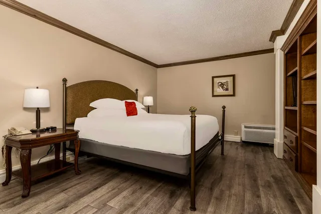 جناح بحوض جاكوزي، Red Lion Hotel Pocatello 1/2