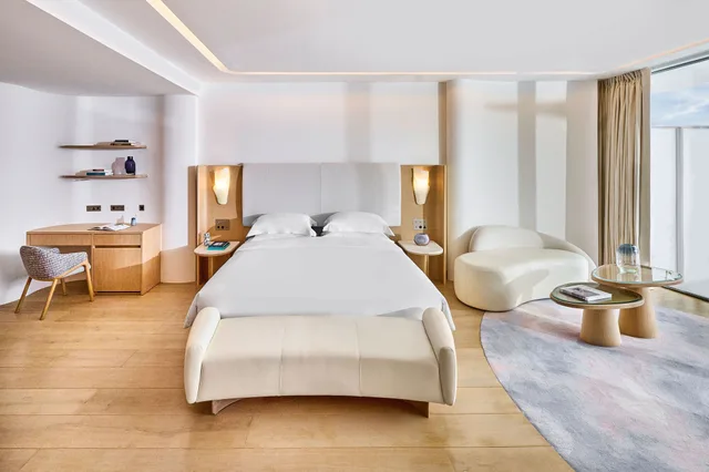 جناح جونيور بسرير كينج بإطلالة على البحر، The Maybourne Riviera 2/8
