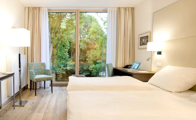 Double Bed, Large, Hotel Freigeist Northeim 2/3