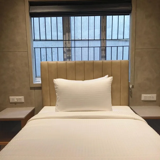 Basic, Single Bed, Olive Hotel Le Opera by Embassy Group 4/4