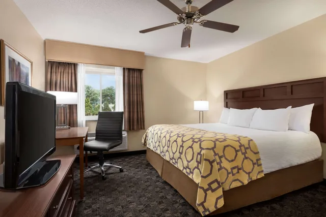 جناح استوديو بسرير كينج بجاكوزي، Baymont by Wyndham Mt. Pleasant 4/5