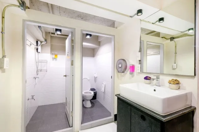 سكن مشترك مختلط، Salee Hostel 1/5