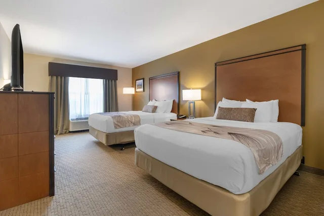 غرفة قياسية بسريرين كوين بإطلالة على الجبل، Best Western Bend North 2/3
