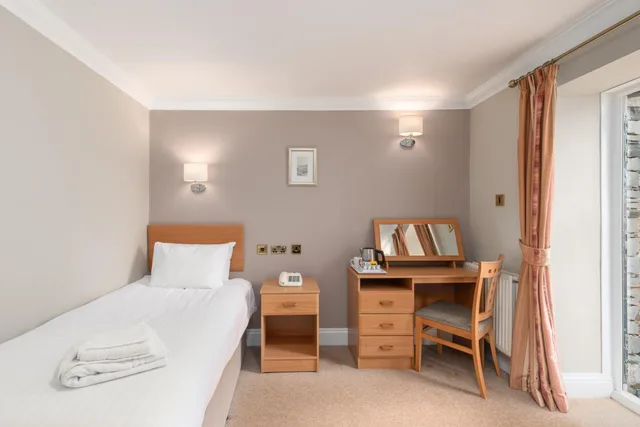 غرفة مفردة، Windermere Manor 3/18