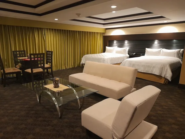جناح بسريرين كوين، HOLIDAY INN GUATEMALA 6/7