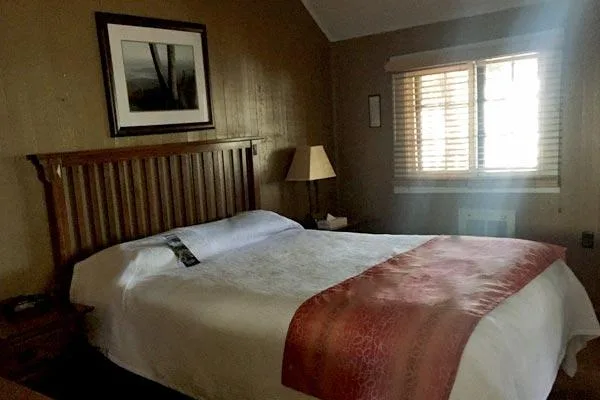 غرفة تقليدية بسرير كينج، Skyland Resort 1/1