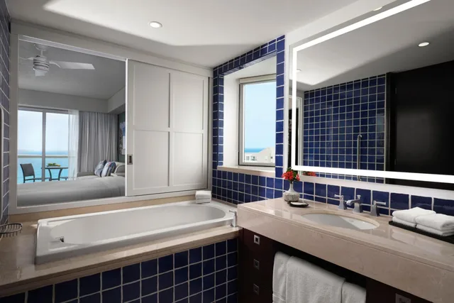 استوديو بسرير كوين بإطلالة على البحر بشرفة، The Westin Lagunamar Ocean Resort Villas & Spa 3/6