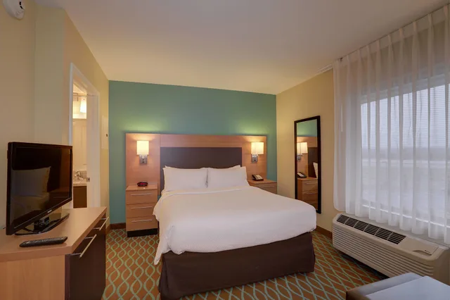 1 Bedroom, Suite, King Bed, Sofa, Towneplace Suites Richland Columbia Point 2/4