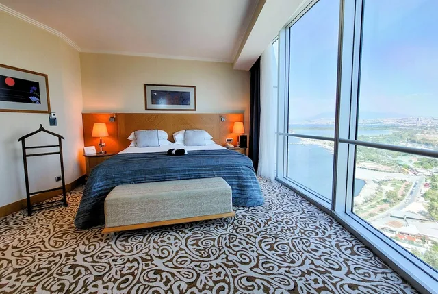 جناح جونيور بسرير كينج بإطلالة على الجبل، Wyndham Grand Izmir Ozdilek Thermal & Spa 2/3