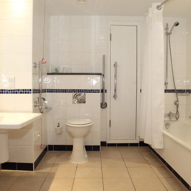 غرفة قياسية بسرير مزدوج لذوي الإعاقة، Holiday Inn London - Regent's Park by IHG 2/4