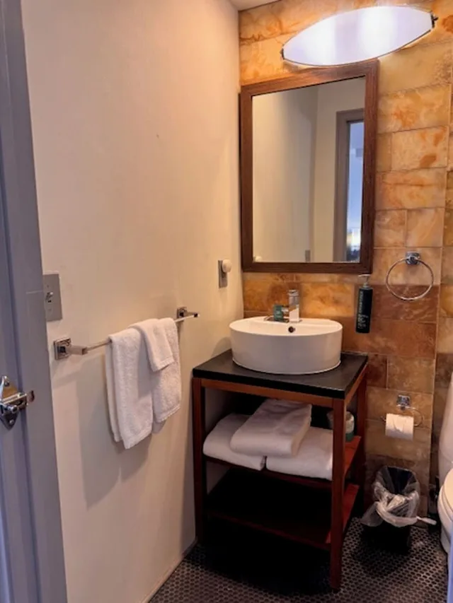 جناح بسرير كينج، The Tudor Arms Hotel Cleveland - a DoubleTree by Hilton 5/5