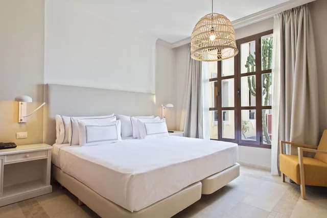 The Level, Premium, King Bed، Melia Villaitana 1/5