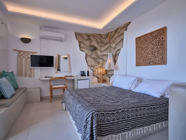 Cave, Deluxe, Queen Bed, Sea View, Outdoor Jetted Tub، Mythic Paros 4/5