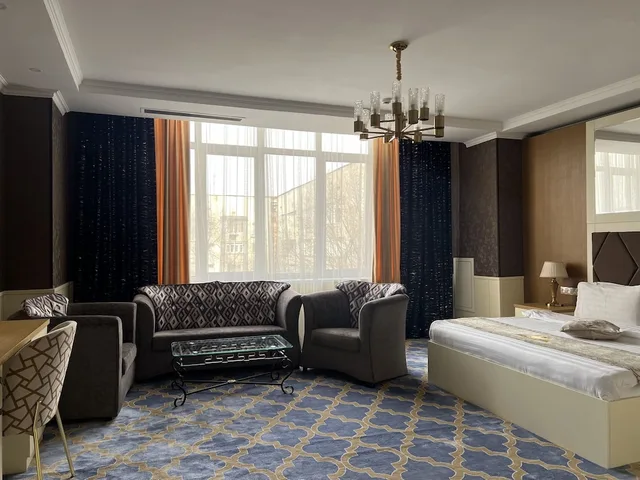 غرفة فاخرة بسرير كينج بحوض جاكوزي، Grand Erbil Hotel 2/3