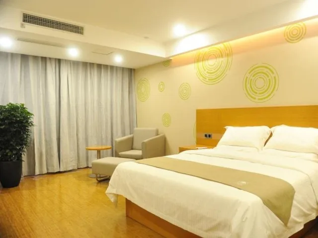 Superior, King Bed, Greentree Inn Zhenjiang Dagang New District Tonggang Road Butterfly Square Hotel 1/1